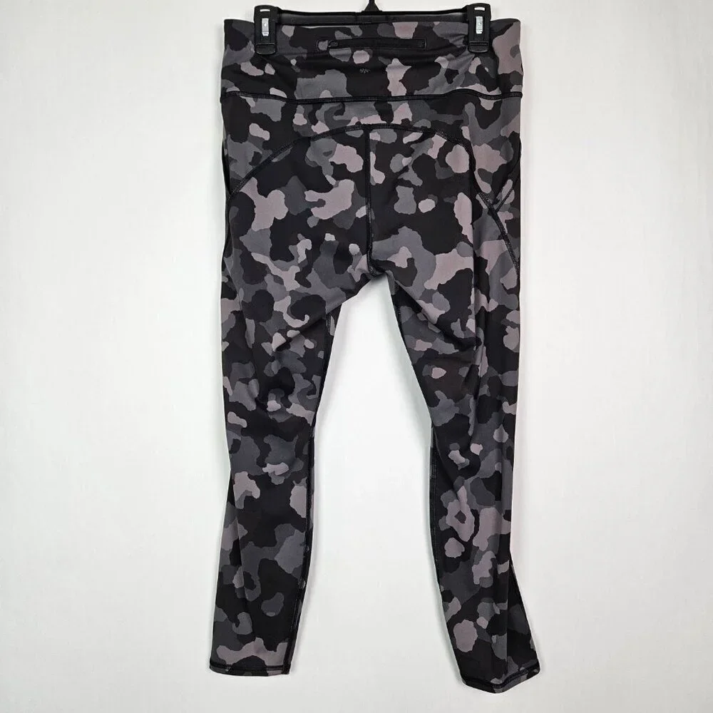 ATHLETA Lightning Camo 7/8 Tight Legging Black/Gray L 487500-00